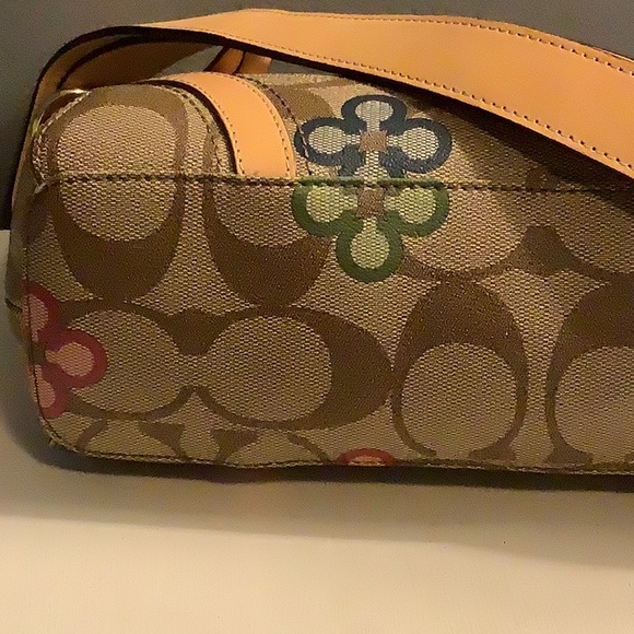 Coach PEYTON Signature Clover East West Duffle Bag - Picture 5 of 7